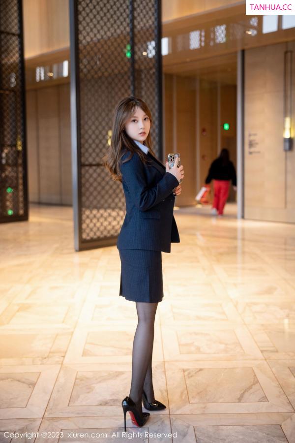 豆瓣酱  [XiuRen]高清写真图 2023.01.30 No.6190 豆瓣酱 制服美臀第10张图片